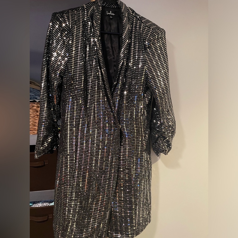Lulu’s Blazer dress, has shoulder pads worn once.